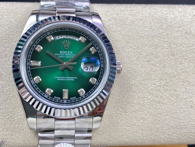 ロレックスコピー デイデイト（Day-Date）41mm 228235“グリーン・ダイヤル＋ダイヤモンドインデックス＋シルバーベゼル＋ステンレスブレスレット” レディース専用モデル 