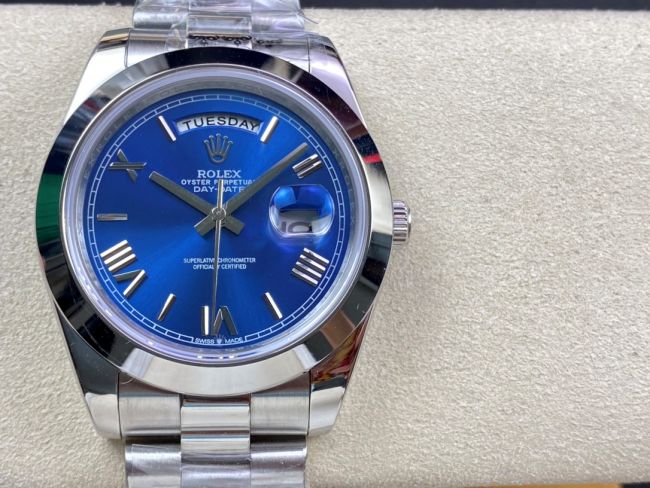 ロレックスコピー デイデイト（Day-Date）41mm 228235“ブルー・ダイヤル＋ローマ数字インデックス＋シルバーベゼル＋ステンレスブレスレット” レディース専用モデル