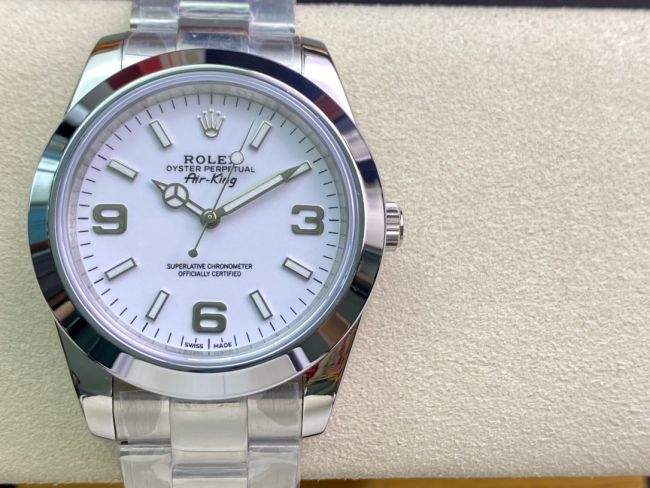 ロレックスコピー エクスプローラー（Oyster Perpetual Explorer）41mm 214270“ホワイト・ダイヤル＋シルバー・アラビア数字インデックス＋ポリッシュベゼル＋316Lスチールブレスレット” メンズ専用モデル