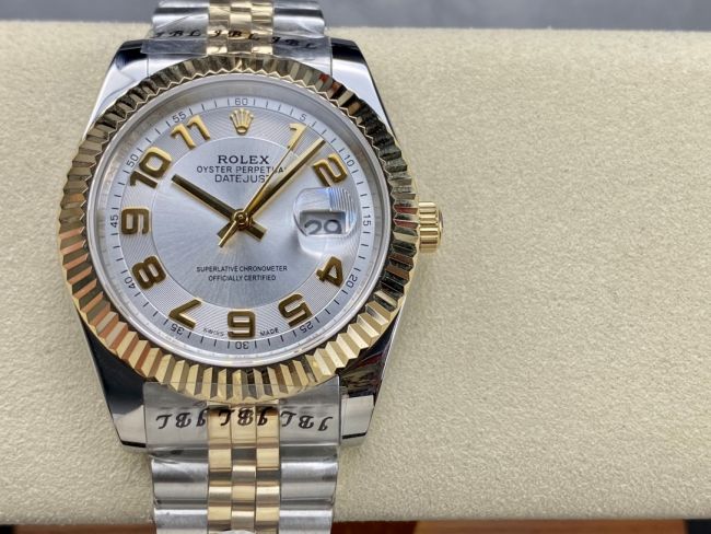 ロレックスコピー デイトジャスト（Oyster Perpetual Datejust）41mm 126233“シルバー・ダイヤル＋ゴールド・アラビア数字インデックス＋リングコマンド機能搭載の三角坑紋ベゼル＋316Lスチールブレスレット” メ