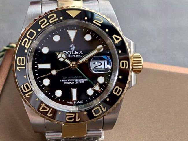 ロレックスコピー GMT-Master II（グリーンニッチ）41mm 126713CHNR“ブラック・ダイヤル＋ステンレスケース＋ゴールドベゼル＋オイスターブレスレット” メンズ専用モデル
