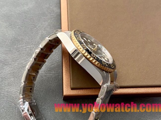 ロレックスコピー GMT-Master II（グリーンニッチ）41mm 126713CHNR“ブラック・ダイヤル＋ステンレスケース＋ゴールドベゼル＋オイスターブレスレット” メンズ専用モデル