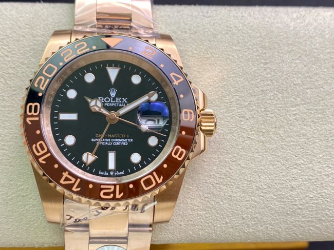 ロレックスコピー GMT-Master II（グリーンニッチ）40mm 126715CHNR“ブラック・ダイヤル＋ローズゴールドケース＋バイカラーセラミックベゼル（サッシャーン）＋オイスターブレスレット” メンズ専用モデル