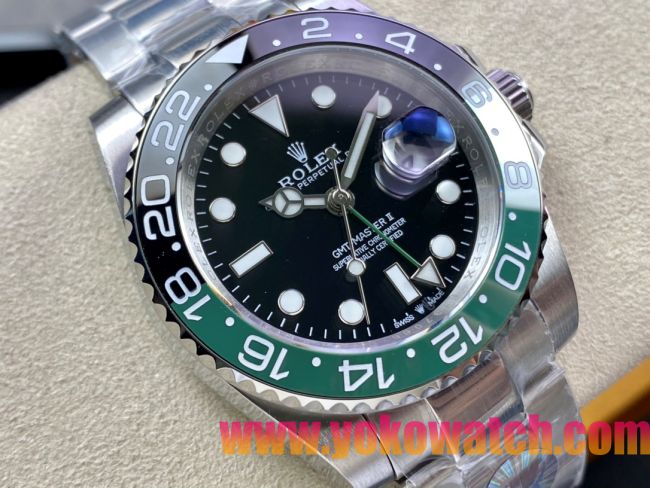 ロレックスコピー GMT-Master II（グリーンニッチ）40mm 126710BLNR“ブラック・ダイヤル＋ステンレスケース＋バイカラーセラミックベゼル（スプリット・グリーン）＋オイスターブレスレット” メンズ専用モデル