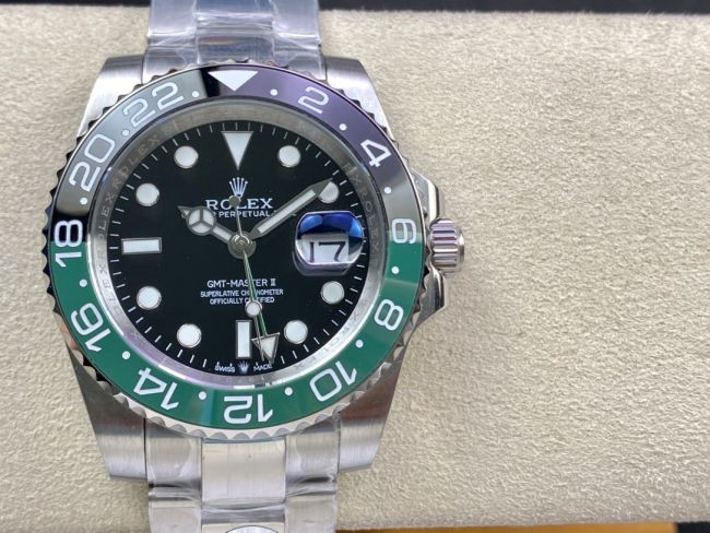 ロレックスコピー GMT-Master II（グリーンニッチ）40mm 126710BLNR“ブラック・ダイヤル＋ステンレスケース＋バイカラーセラミックベゼル（スプリット・グリーン）＋オイスターブレスレット” メンズ専用モデル