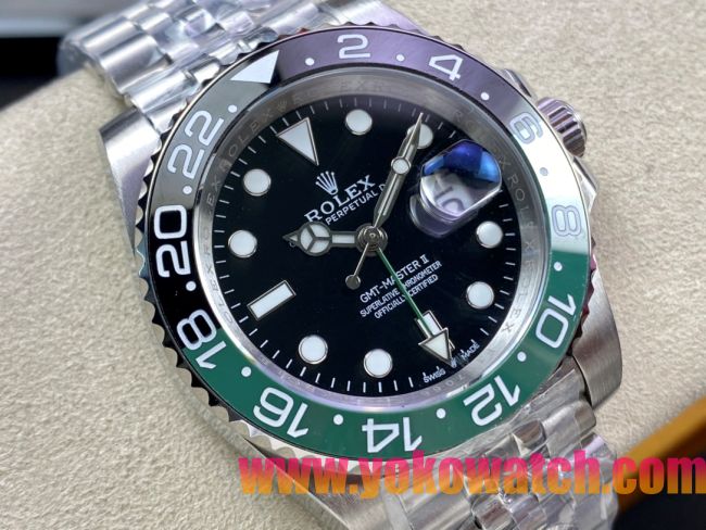ロレックスコピー GMT-Master II（グリーンニッチ）40mm 126710BLNR“ブラック・ダイヤル＋ステンレスケース＋バイカラーセラミックベゼル（スプリット・グリーン）＋オイスターブレスレット” メンズ専用モデル