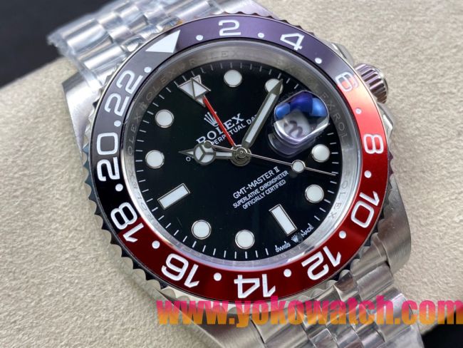 ロレックスコピー GMT-Master II（グリーンニッチ）40mm 126710BLNR“ブラック・ダイヤル＋ステンレスケース＋バイカラーセラミックベゼル（ピップス／レッド＆ブラック）＋オイスターブレスレット” メンズ専用モデル