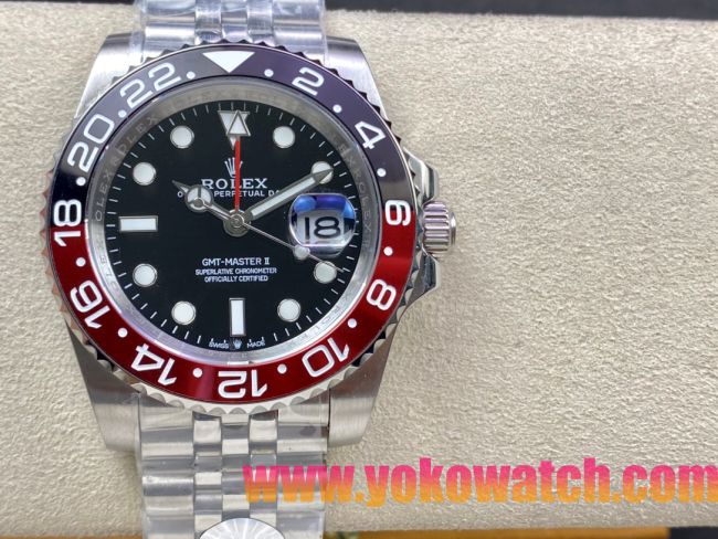 ロレックスコピー GMT-Master II（グリーンニッチ）40mm 126710BLNR“ブラック・ダイヤル＋ステンレスケース＋バイカラーセラミックベゼル（ピップス／レッド＆ブラック）＋オイスターブレスレット” メンズ専用モデル