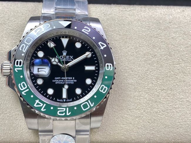 ロレックスコピー GMT-Master II（グリーンニッチ）40mm 126710BLNR“ブラック・ダイヤル＋ステンレスケース＋バイカラーセラミックベゼル（スプリット・グリーン）＋オイスターブレスレット” メンズ専用モデル