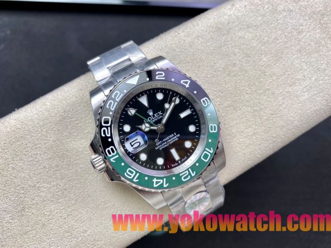 ロレックスコピー GMT-Master II（グリーンニッチ）40mm 126710BLNR“ブラック・ダイヤル＋ステンレスケース＋バイカラーセラミックベゼル（スプリット・グリーン）＋オイスターブレスレット” メンズ専用モデル