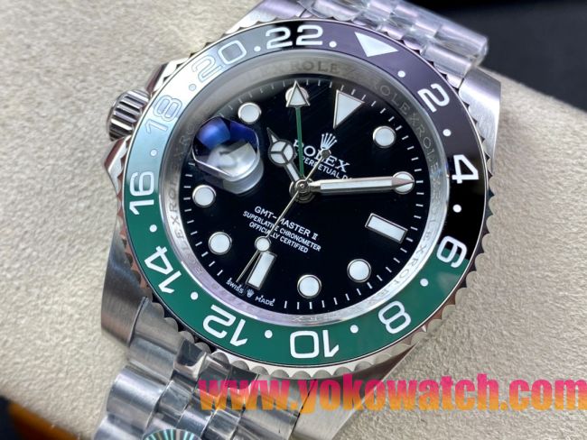 ロレックスコピー GMT-Master II（グリーンニッチ）40mm 126710BLNR“ブラック・ダイヤル＋ステンレスケース＋バイカラーセラミックベゼル（スプリット・グリーン）＋オイスターブレスレット” メンズ専用モデル 