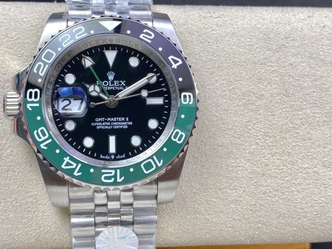 ロレックスコピー GMT-Master II（グリーンニッチ）40mm 126710BLNR“ブラック・ダイヤル＋ステンレスケース＋バイカラーセラミックベゼル（スプリット・グリーン）＋オイスターブレスレット” メンズ専用モデル 