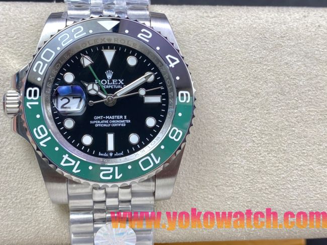 ロレックスコピー GMT-Master II（グリーンニッチ）40mm 126710BLNR“ブラック・ダイヤル＋ステンレスケース＋バイカラーセラミックベゼル（スプリット・グリーン）＋オイスターブレスレット” メンズ専用モデル 