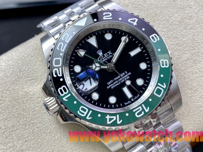 ロレックスコピー GMT-Master II（グリーンニッチ）40mm 126710BLNR“ブラック・ダイヤル＋ステンレスケース＋バイカラーセラミックベゼル（スプリット・グリーン）＋オイスターブレスレット” メンズ専用モデル 