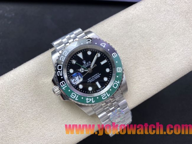 ロレックスコピー GMT-Master II（グリーンニッチ）40mm 126710BLNR“ブラック・ダイヤル＋ステンレスケース＋バイカラーセラミックベゼル（スプリット・グリーン）＋オイスターブレスレット” メンズ専用モデル 
