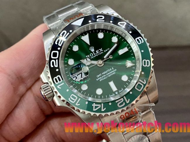 ロレックスコピー GMT-Master II（グリーンニッチ）40mm 126710BLNR“グリーン・ダイヤル＋ステンレスケース＋バイカラーセラミックベゼル（スプリット・グリーン）＋オイスターブレスレット” メンズ専用モデル