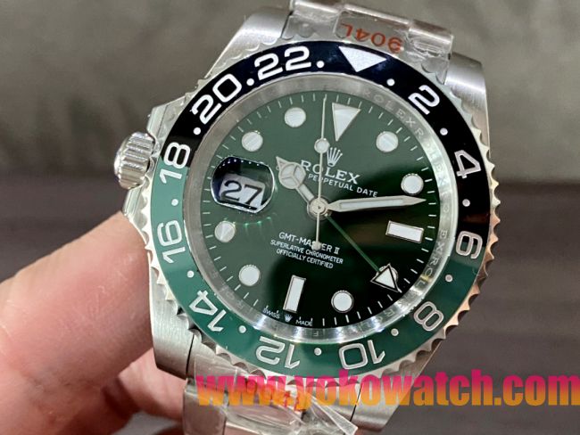 ロレックスコピー GMT-Master II（グリーンニッチ）40mm 126710BLNR“グリーン・ダイヤル＋ステンレスケース＋バイカラーセラミックベゼル（スプリット・グリーン）＋オイスターブレスレット” メンズ専用モデル