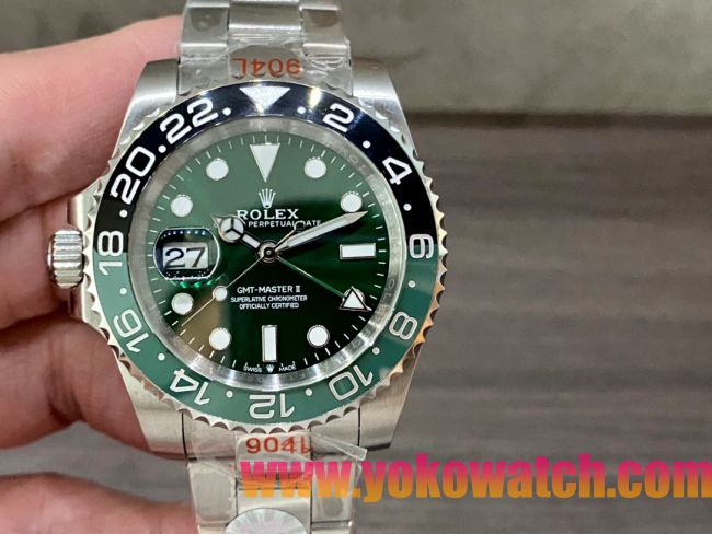 ロレックスコピー GMT-Master II（グリーンニッチ）40mm 126710BLNR“グリーン・ダイヤル＋ステンレスケース＋バイカラーセラミックベゼル（スプリット・グリーン）＋オイスターブレスレット” メンズ専用モデル