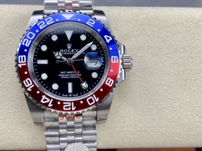 ロレックスコピー GMT-Master II（グリーンニッチ）40mm 126710BLNR“ブラック・ダイヤル＋ステンレスケース＋バイカラーセラミックベゼル（ブルー＆レッド）＋オイスターブレスレット” メンズ専用モデル