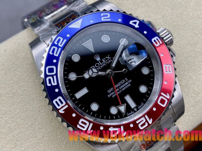 ロレックスコピー GMT-Master II（グリーンニッチ）40mm 126710BLNR“ブラック・ダイヤル＋ステンレスケース＋バイカラーセラミックベゼル（ブルー＆レッド）＋オイスターブレスレット” メンズ専用モデル