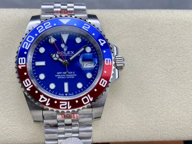 ロレックスコピー GMT-Master II（グリーンニッチ）40mm 126710BLNR“ブルー・ダイヤル＋ステンレスケース＋バイカラーセラミックベゼル（ブルー＆レッド）＋オイスターブレスレット” メンズ専用モデル