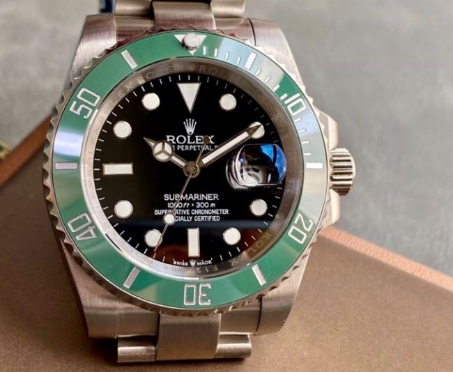 ロレックスコピー サブマリーナー（SUB）41mm 126610LV“グリーン・ベゼル＋ブラック・ダイヤル＋ステンレスケース＋オイスターブレスレット” メンズ専用モデル
