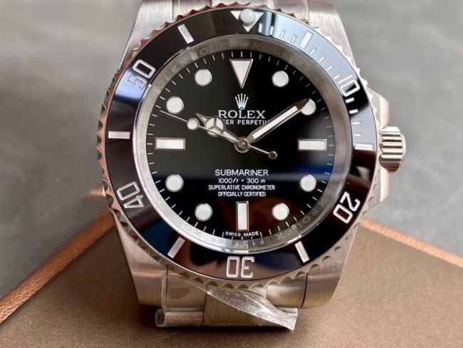 ロレックスコピー サブマリーナー（SUB）40mm 124060“ブラック・ベゼル＋ブラック・ダイヤル＋ステンレスケース＋オイスターブレスレット” メンズ専用モデル