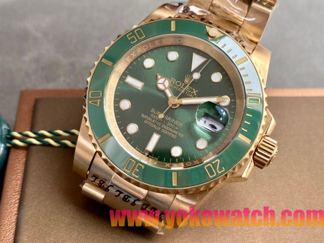 ロレックスコピー サブマリーナー（SUB）40mm 126613LN“グリーン・ベゼル＋グリーン・ダイヤル＋イエローゴールドケース＋オイスターブレスレット” メンズ専用モデル 