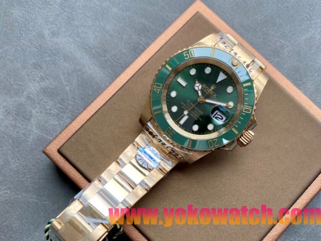 ロレックスコピー サブマリーナー（SUB）40mm 126613LN“グリーン・ベゼル＋グリーン・ダイヤル＋イエローゴールドケース＋オイスターブレスレット” メンズ専用モデル 