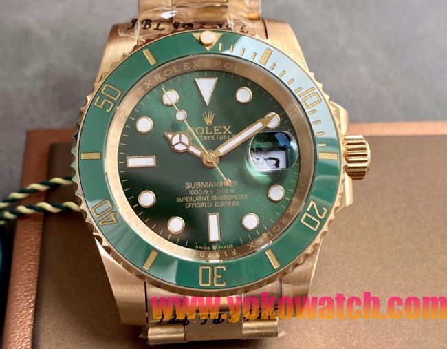 ロレックスコピー サブマリーナー（SUB）40mm 126613LN“グリーン・ベゼル＋グリーン・ダイヤル＋イエローゴールドケース＋オイスターブレスレット” メンズ専用モデル 
