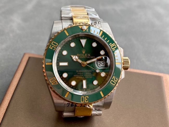 ロレックスコピー サブマリーナー（SUB）41mm 126613LN“グリーン・ベゼル＋グリーン・ダイヤル＋ステンレスケース×イエローゴールドリング＋オイスターブレスレット” メンズ専用モデル