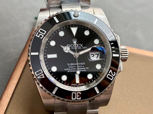 ロレックスコピー サブマリーナー（SUB）40mm 126610LN“ブラック・ベゼル＋ブラック・ダイヤル＋ステンレススチールケース＋オイスターブレスレット” メンズ専用モデル 