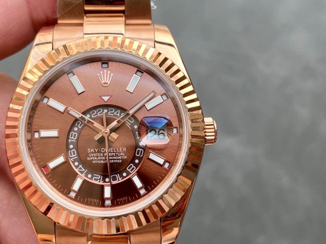 ロレックスコピー・スカイダイバー（SKY-DWELLER）40mm 326138“ブラウン・ダイヤル＋イエローゴールドケース＋オイスターブレスレット” メンズ専用モデル