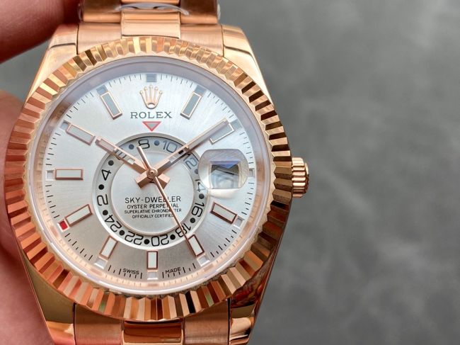 ロレックスコピー・スカイダイバー（SKY-DWELLER）40mm 326138“ホワイト・ダイヤル＋イエローゴールドケース＋オイスターブレスレット” メンズ専用モデル