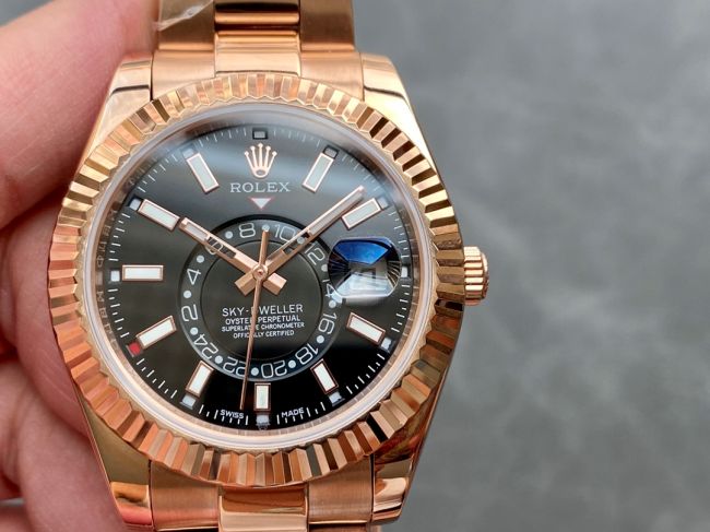 ロレックスコピー・スカイダイバー（SKY-DWELLER）40mm 326138“ブラック・ダイヤル＋イエローゴールドケース＋オイスターブレスレット” メンズ専用モデル