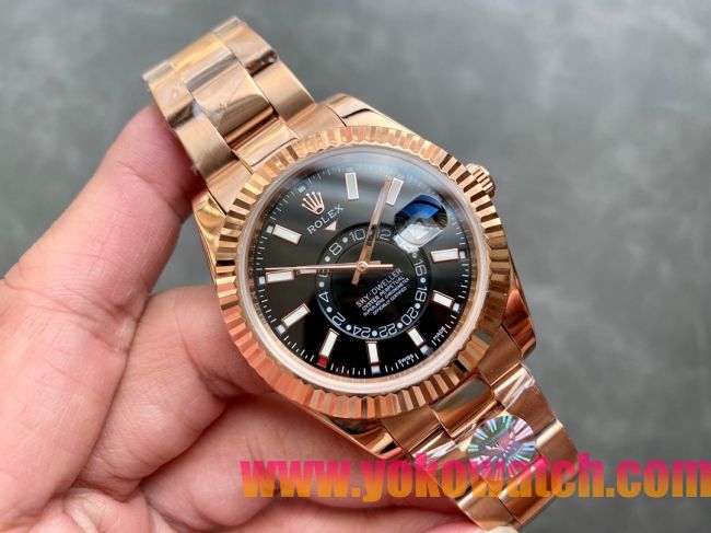 ロレックスコピー・スカイダイバー（SKY-DWELLER）40mm 326138“ブラック・ダイヤル＋イエローゴールドケース＋オイスターブレスレット” メンズ専用モデル