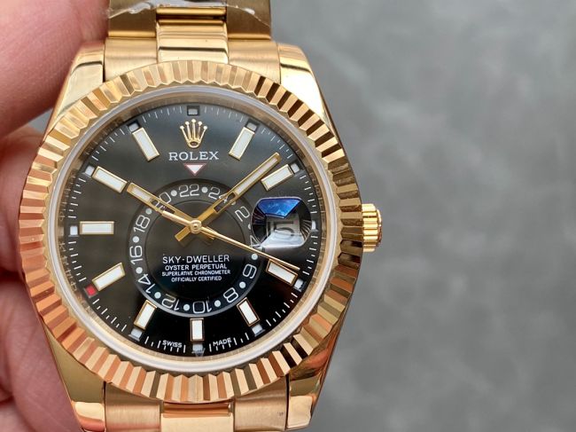 ロレックスコピー・スカイダイバー（SKY-DWELLER）40mm 326138“ブラック・ダイヤル＋イエローゴールドケース＋オイスターブレスレット” メンズ専用モデル