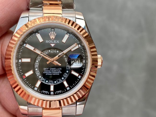 ロレックスコピー・スカイダイバー（SKY-DWELLER）40mm 326138“ブラック・ダイヤル＋ローズゴールドベゼル＋ステンレススチールブレスレット” メンズ専用モデル