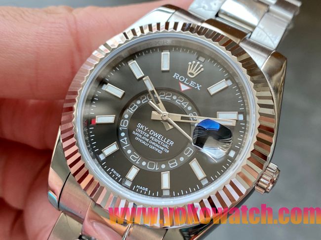 ロレックスコピー・スカイダイバー（SKY-DWELLER）40mm 326138“ブラック・ダイヤル＋イエローゴールドベゼル＋ステンレススチールブレスレット” メンズ専用モデル