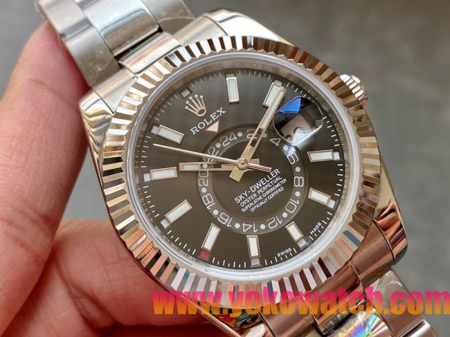 ロレックスコピー・スカイダイバー（SKY-DWELLER）40mm 326138“ブラック・ダイヤル＋イエローゴールドベゼル＋ステンレススチールブレスレット” メンズ専用モデル