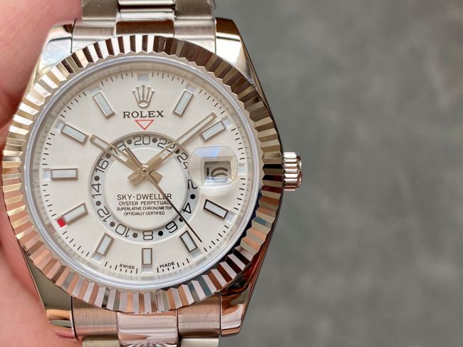 ロレックスコピー・スカイダイバー（SKY-DWELLER）40mm 326138“ホワイト・ダイヤル＋イエローゴールドベゼル＋ステンレススチールブレスレット” メンズ専用モデル