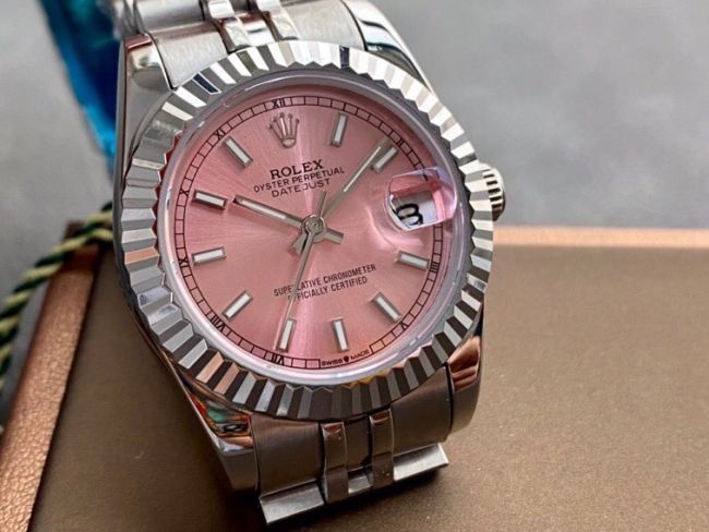 ロレックスコピー・デイトジャスト（DATEJUST）31mm 279138R“三角坑紋ベゼル＋ピンクダイヤル＋ステンレススチール＆イエローゴールドブレスレット” レディース専用モデル