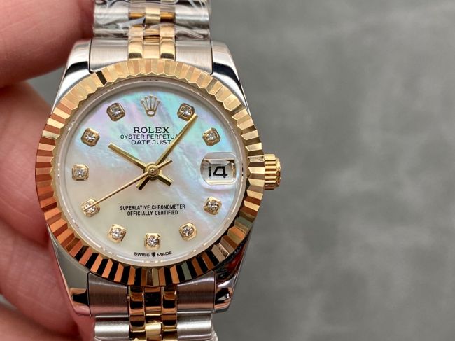 ロレックスコピー・デイトジャスト（DATEJUST）31mm 279138R“三角坑紋ベゼル＋ダイヤモンドインデックス＋真珠貝ダイヤル＋ステンレススチール＆イエローゴールドブレスレット” レディース専用モデル