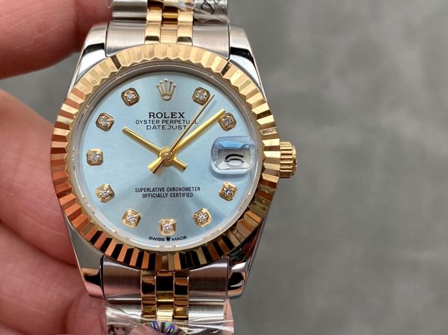 ロレックスコピー・デイトジャスト（DATEJUST）31mm 279138R“三角坑紋ベゼル＋ダイヤモンドインデックス＋アイスブルーダイヤル＋ステンレススチール＆イエローゴールドブレスレット” レディース専用モデル