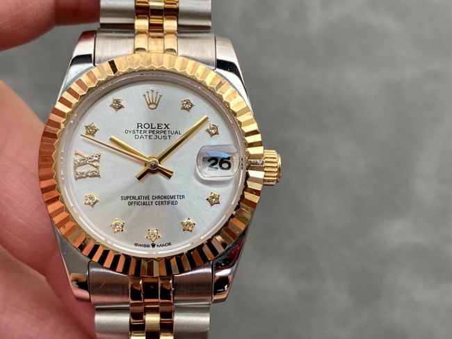 ロレックスコピー・デイトジャスト（DATEJUST）31mm 279138R“三角坑紋ベゼル＋ダイヤモンドインデックス＋ホワイトダイヤル＋ステンレススチール＆イエローゴールドブレスレット” レディース専用モデル