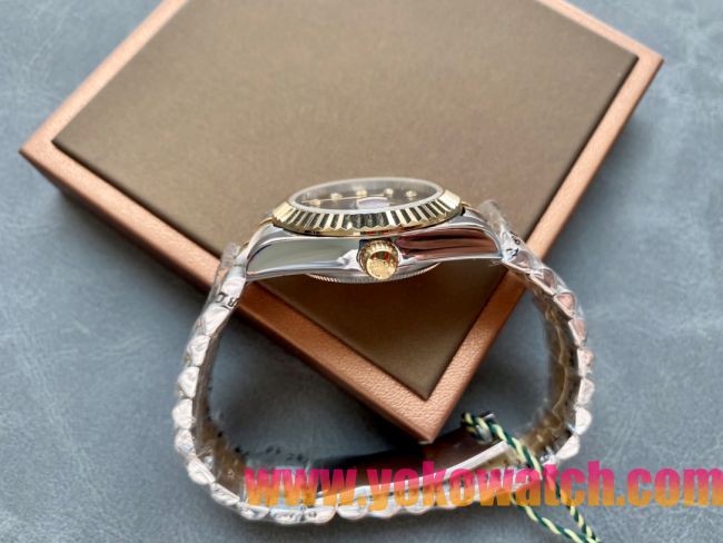 ロレックスコピー・デイトジャスト（DATEJUST）31mm 279138R“三角坑紋ベゼル＋ダイヤモンドインデックス＋ダークグリーンダイヤル＋ステンレススチール＆イエローゴールドブレスレット” レディース専用モデル