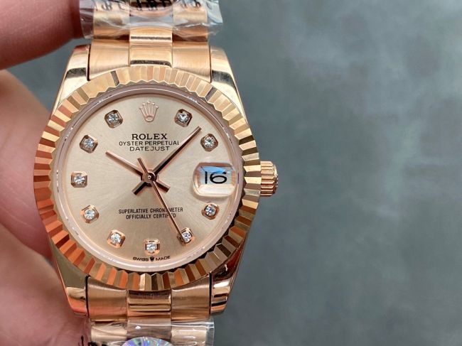 ロレックスコピー・デイトジャスト（DATEJUST）31mm 279138R“全イエローゴールド仕様＋三角坑紋ベゼル＋ダイヤモンドインデックス＋ピンクゴールドダイヤル” レディース専用モデル
