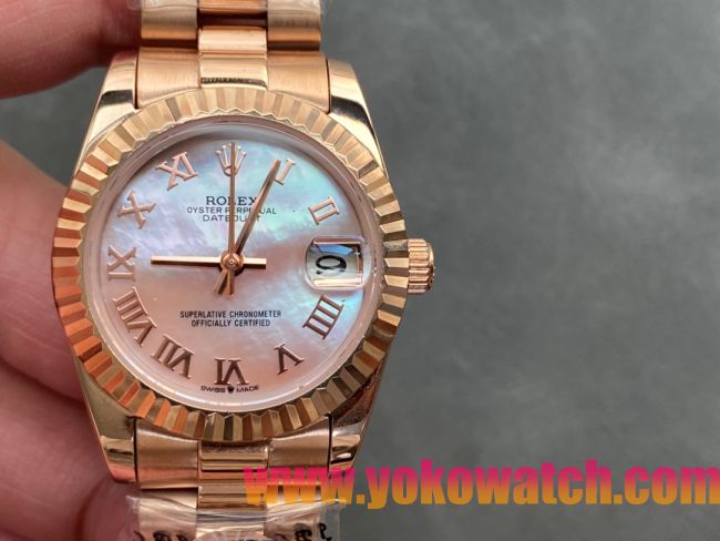ロレックスコピー・デイトジャスト（DATEJUST）31mm 279138R“全イエローゴールド仕様＋三角坑紋ベゼル＋ローマ数字インデックス＋真珠貝ダイヤル” レディース専用モデル