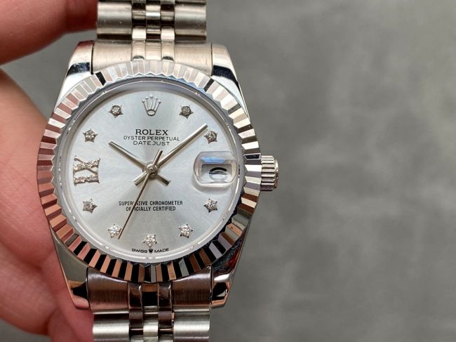 ロレックスコピー・デイトジャスト（DATEJUST）31mm 279160R“全ステンレススチール仕様＋三角坑紋ベゼル＋ダイヤモンドインデックス＋シルバーダイヤル” レディース専用モデル